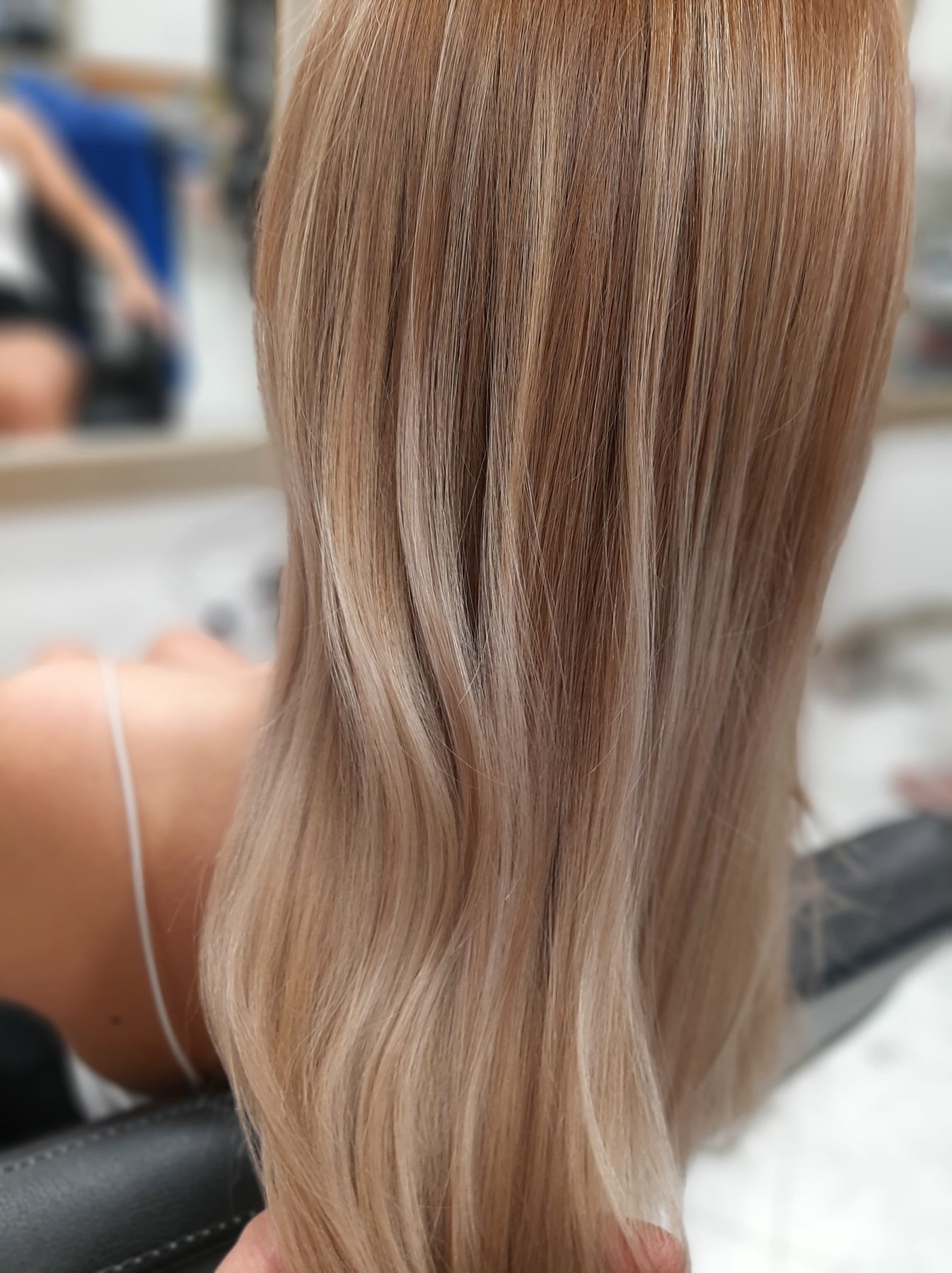 Colpi di sole e colore capelli da Salon Amela Brtonigla